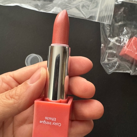 Elizabeth Arden Color Intrigue Effects Lipstick in Pink Honey Pearl 20 - Picture 8 of 10